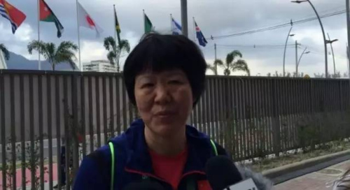 在奧運村閑逛能遇到誰？ 寧澤濤溜達(dá)似“老干部”