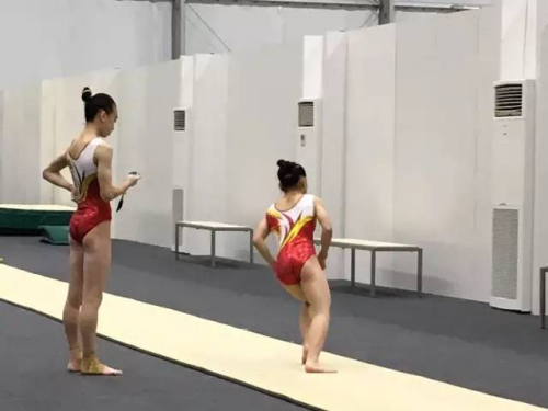 在奧運村閑逛能遇到誰？ 寧澤濤溜達(dá)似“老干部”