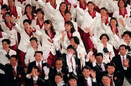 “西紅柿炒雞蛋”入場(chǎng)服火了！ 中國隊(duì)竟然穿了三屆奧運(yùn)