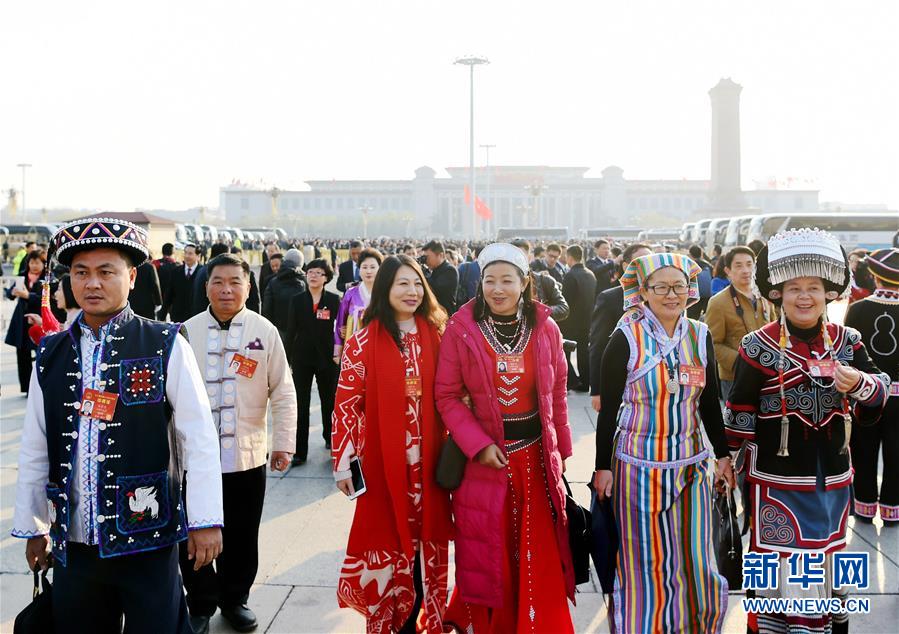 十二屆全國人大五次會(huì)議在北京閉幕 代表抵達(dá)天安門廣場