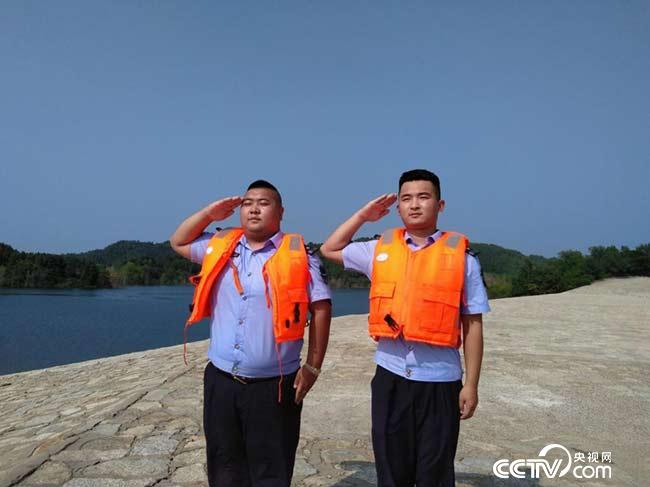 向退役軍人致敬！褪下戎裝，他們還是那個兵！