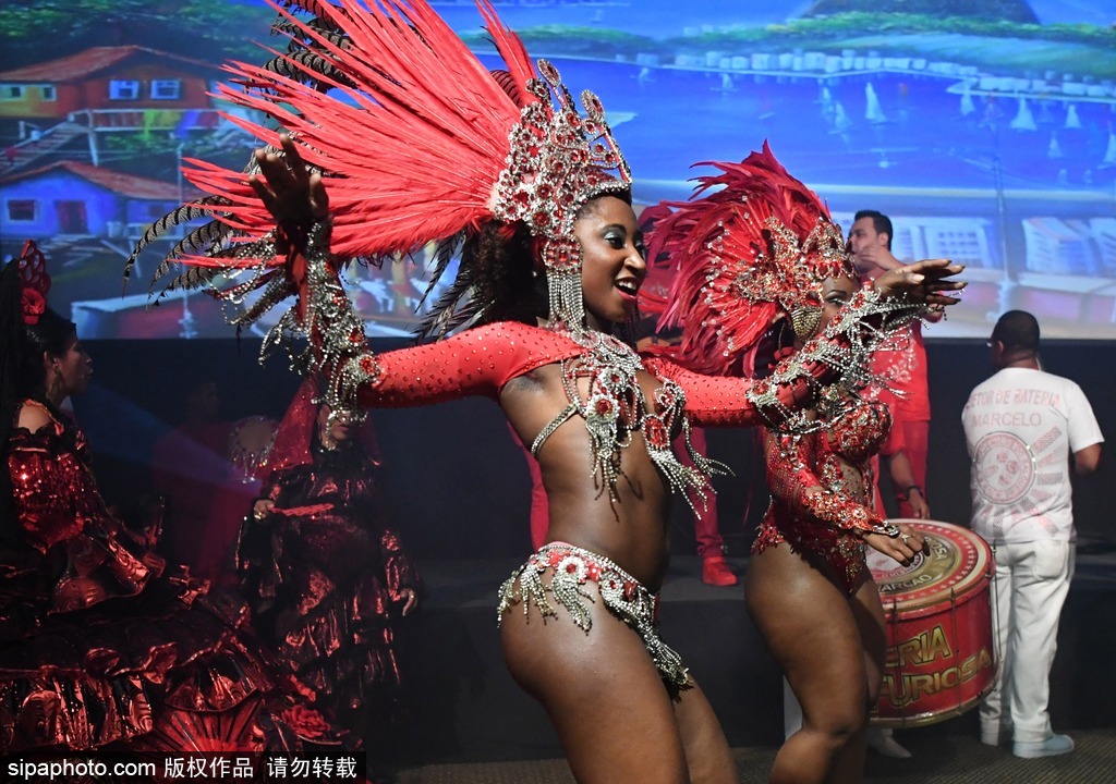 熱情似火！巴西性感桑巴舞團(tuán)表演助陣?yán)锛s奧運(yùn)會(huì)
