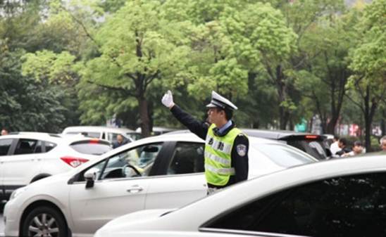 國慶節(jié)，向堅守在工作崗位上的人致敬