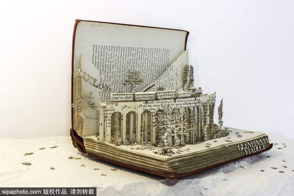 英國設計師打造立體書頁雕塑 重現哈利波特經典場景