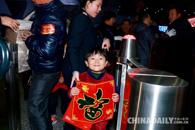 開往家鄉(xiāng)的專列：1200多名阜陽(yáng)農(nóng)民工免費(fèi)乘專列返鄉(xiāng)
