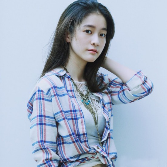 不滿20歲國(guó)產(chǎn)女星顏值PK：關(guān)曉彤歐陽娜娜不是最美