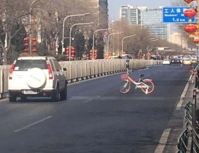 成都共享單車(chē)被燒毀 盤(pán)點(diǎn)N種被“玩壞”的共享單車(chē)