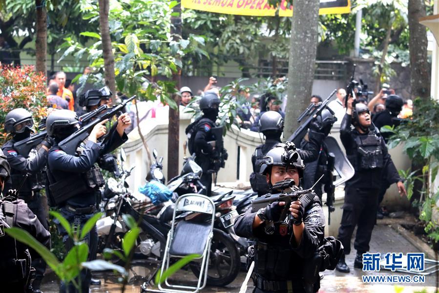 印尼萬隆發生爆炸 警匪雙方交火現場戒嚴