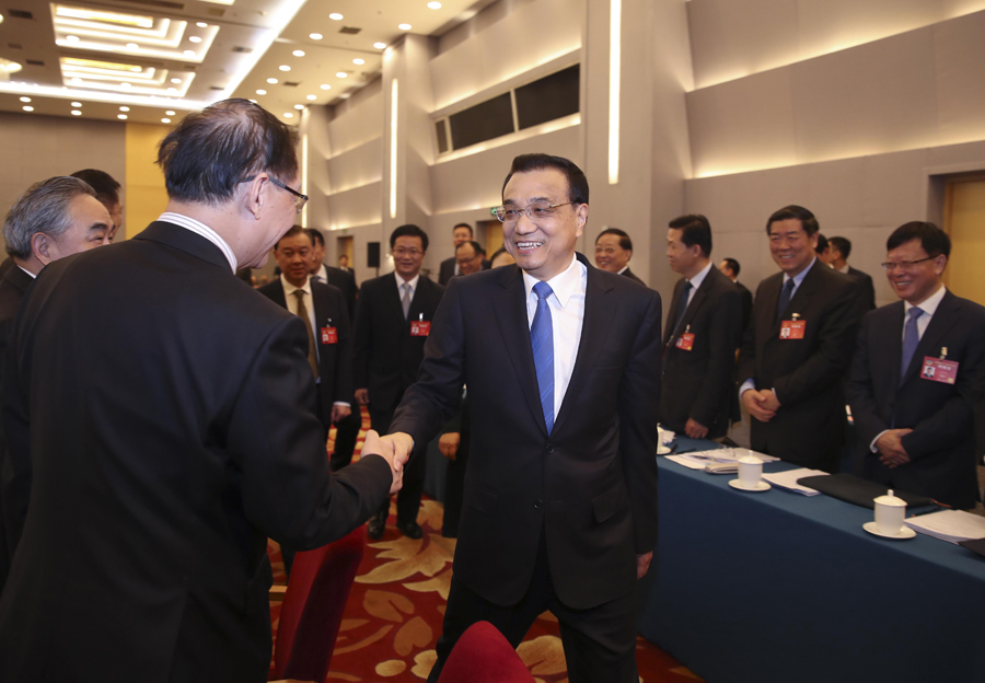 李克強看望經濟、農業界全國政協委員并參加聯組討論