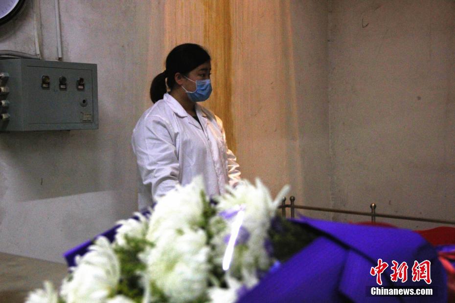 探訪廣西90后女遺體化妝師 堅守五年護(hù)送逝者最后一程（組圖）