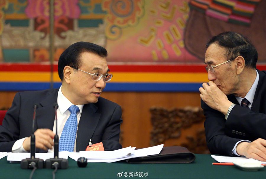 李克強(qiáng)參加西藏代表團(tuán)審議：民族團(tuán)結(jié)要像糌粑和糍粑那樣捏成團(tuán)、聚成團(tuán)、抱成團(tuán)