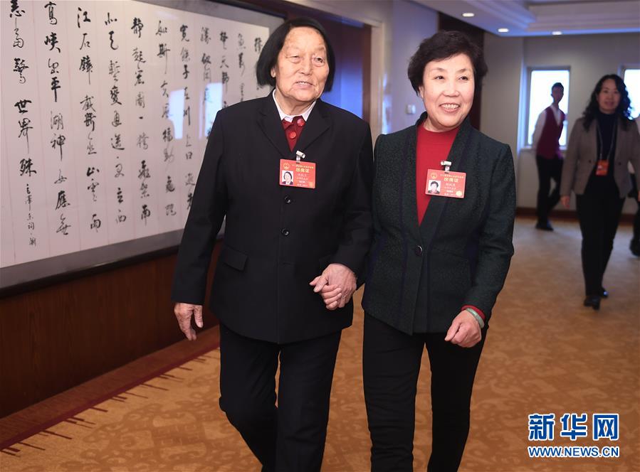 兩會會場內外的她們：工作著 美麗著（組圖）