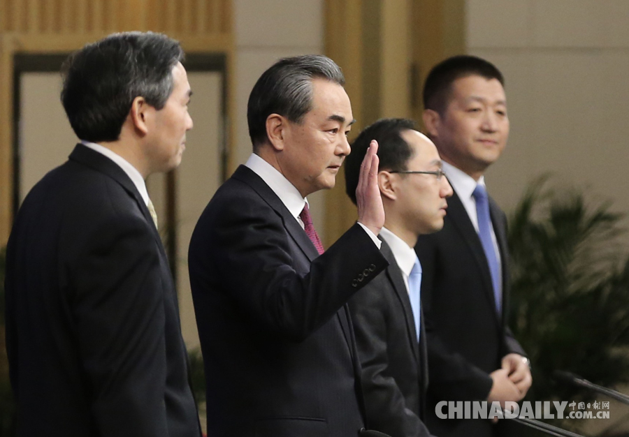 外交部部長王毅就“中國的外交政策和對外關(guān)系”答記者問