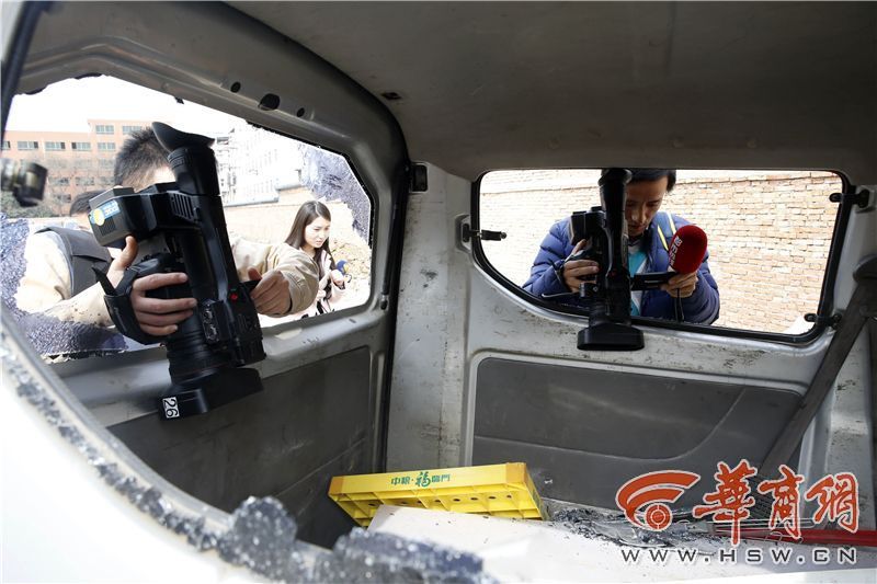 4男子醉酒后派出所附近砸車(chē)被抓
