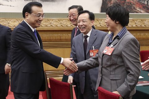 院士代表建議攻克霧霾形成機理 李克強：誰攻克，重獎誰！