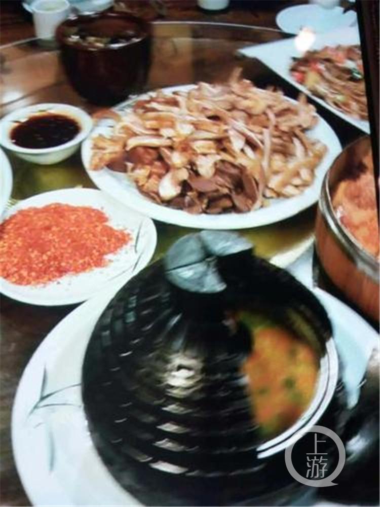 女子聚餐點(diǎn)特色“地雷菜” 上桌后爆炸臉被燙傷