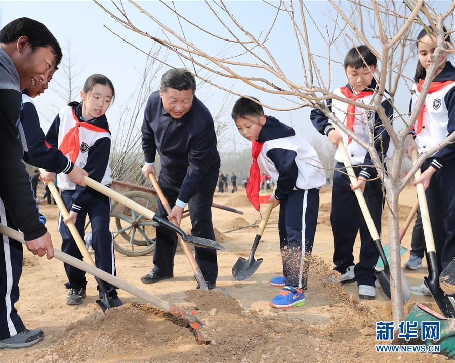 黨和國(guó)家領(lǐng)導(dǎo)人參加首都義務(wù)植樹活動(dòng)