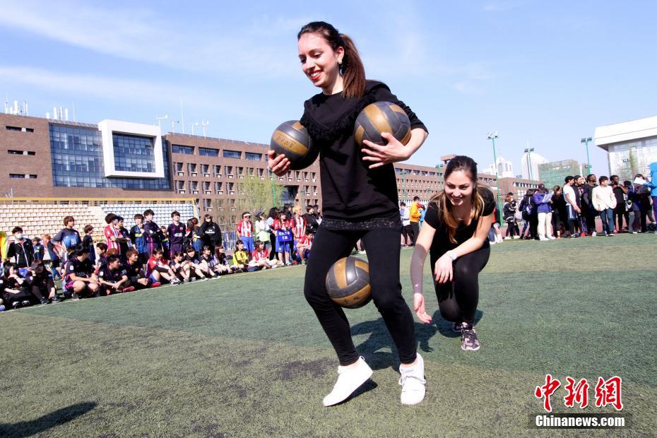 南開大學(xué)600留學(xué)生體驗(yàn)“別樣”運(yùn)動會