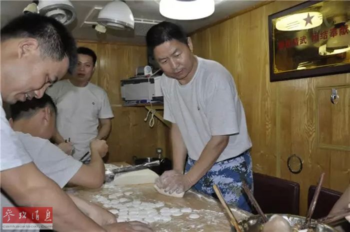 中美法PK潛艇伙食：中國可海底包餃子