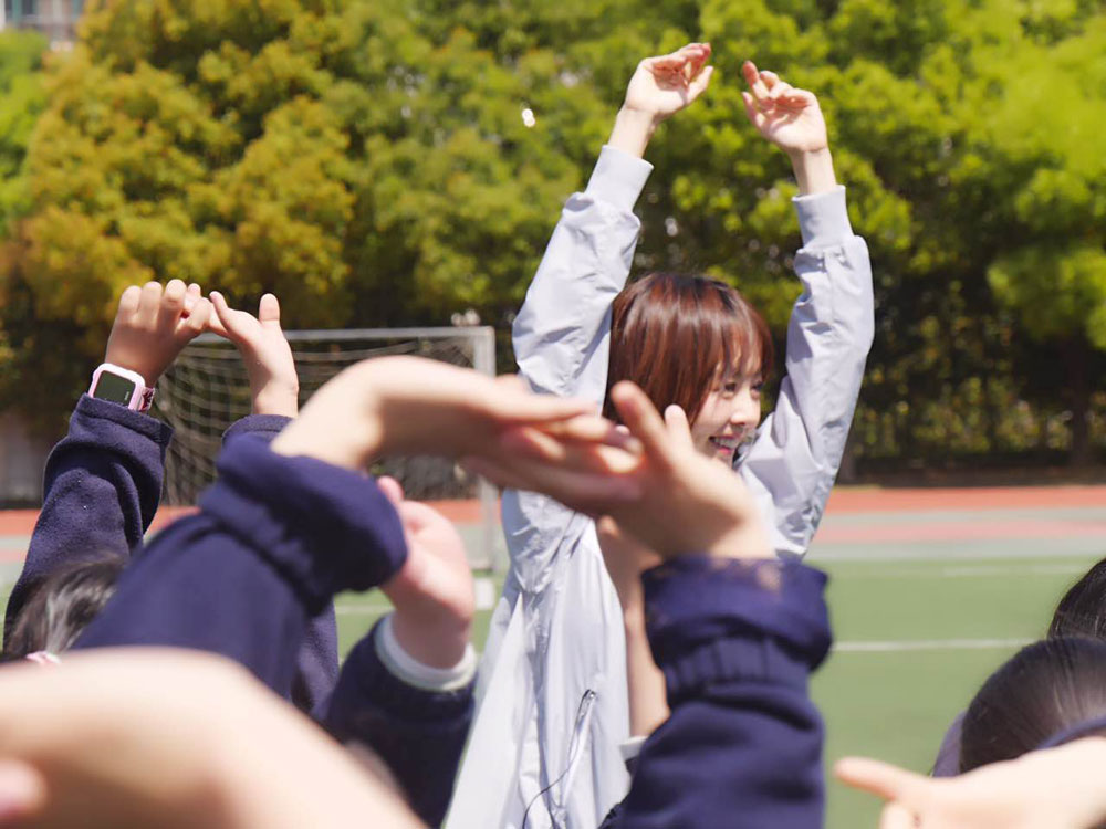 魯豫重返小學校園變孩子王 小女生情懷寫在臉上