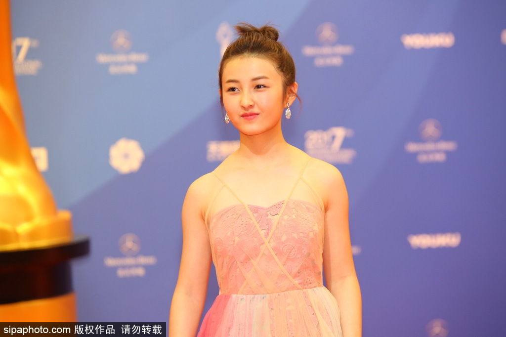 第七屆北京電影節(jié)：莫妮卡·貝魯奇性感現(xiàn)身閉幕式紅毯 林志玲、蔣雯麗、殷桃同場爭艷