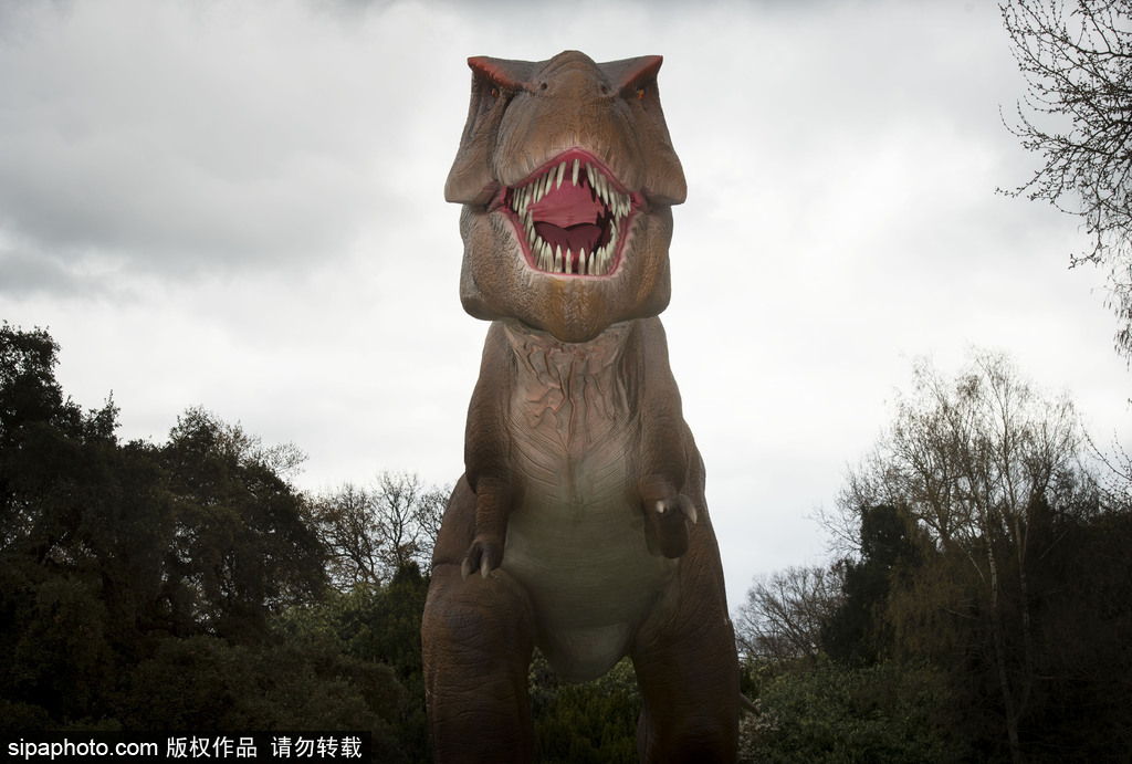 再現侏羅紀王國 倫敦奧斯特利公園舉辦互動恐龍模型展