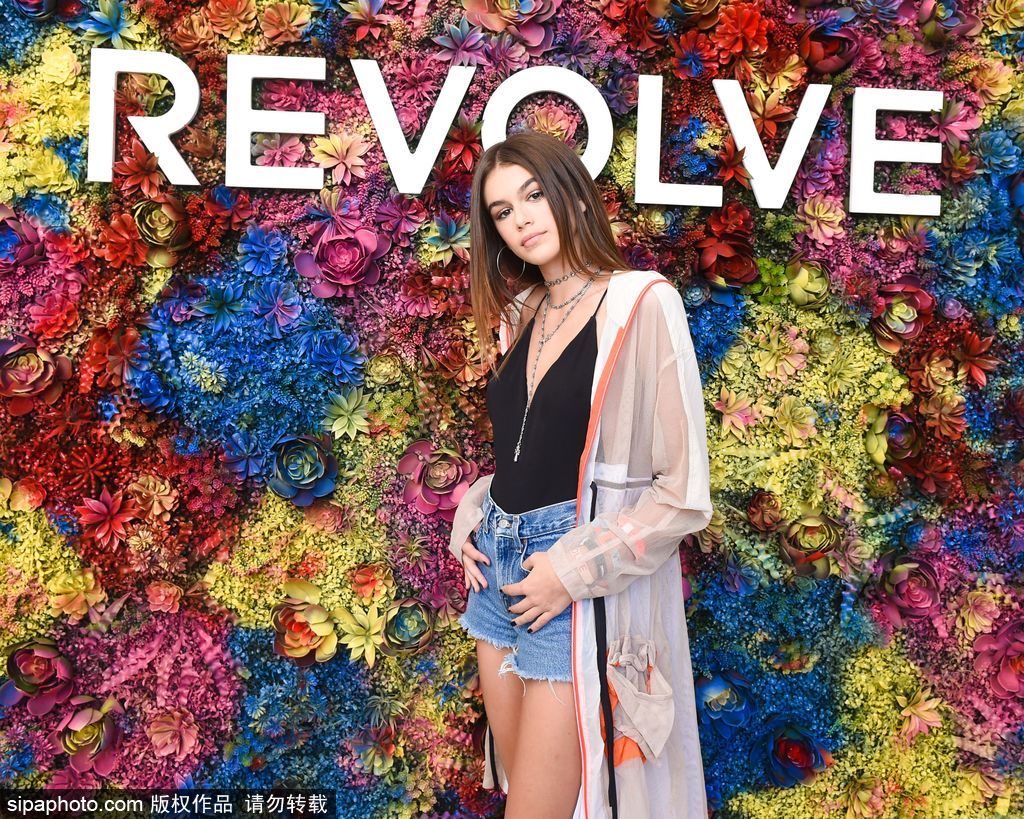 傳奇超模的女兒也是超模！辛迪·克勞馥16歲女兒長腿逆天顏值不輸媽媽