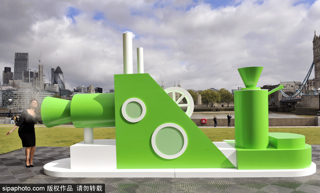 神奇！英國現巨型薯片機 可將薯片轉化成“味道云”