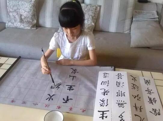 厲害了我的“中國(guó)制造”！從毛筆到訊飛語(yǔ)音 英國(guó)小哥講述中國(guó)書(shū)寫(xiě)傳奇丨好運(yùn)中國(guó)