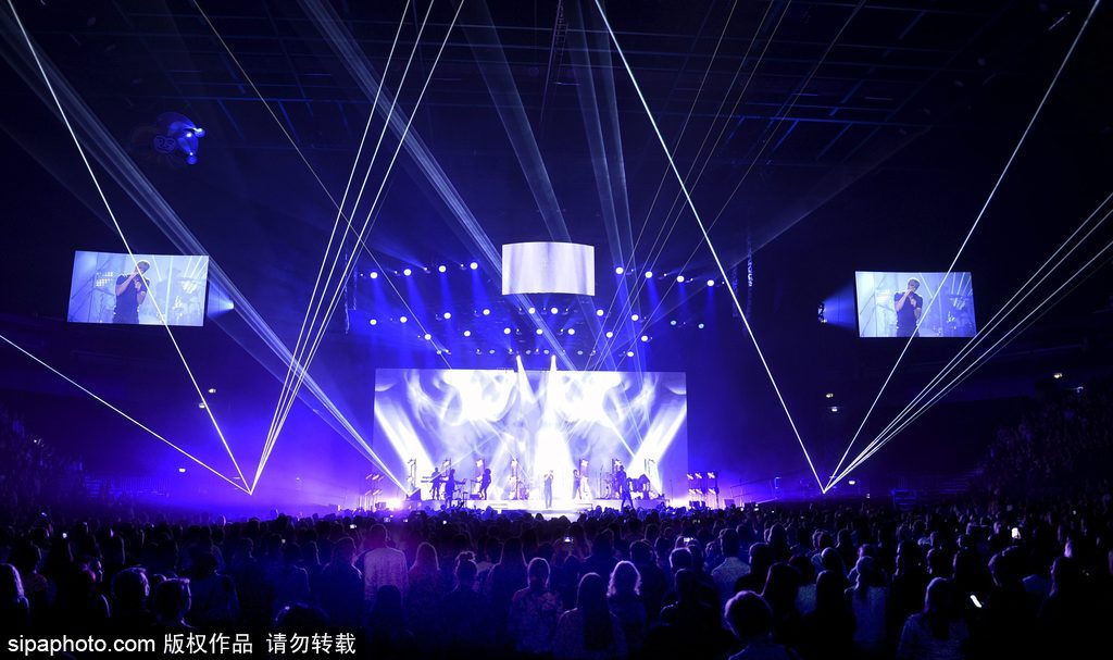 “情歌王子”安立奎演唱會(huì) 活力四射hold住全場(chǎng)