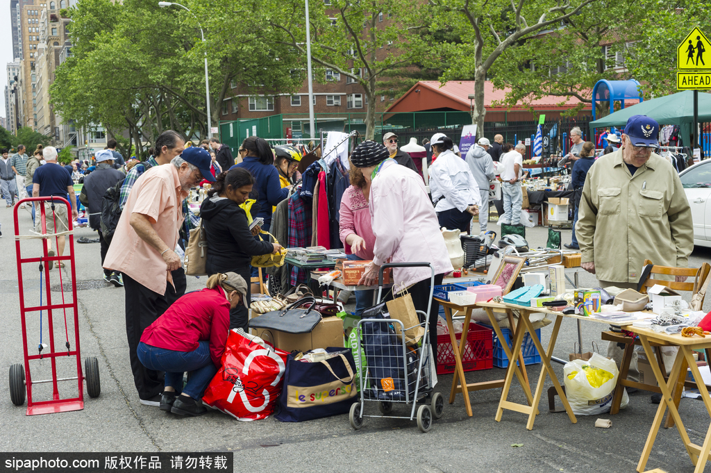 紐約民眾“淘寶”時(shí)節(jié)到來 年度跳蚤市場(chǎng)拉開帷幕