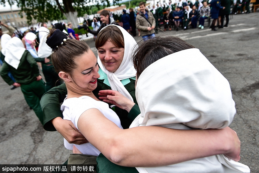 不輸超模！俄羅斯女子監(jiān)獄舉行時裝秀