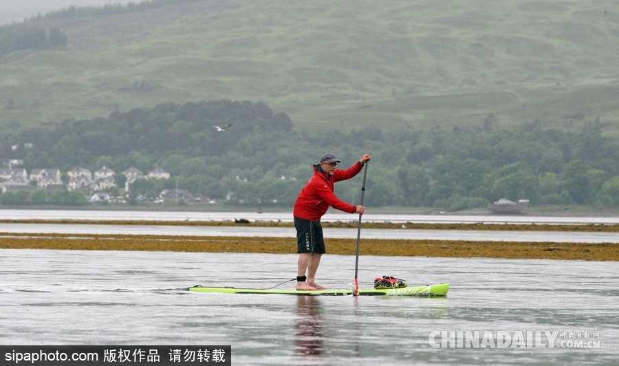 生活真是愜意！英國(guó)一男子每天劃船上班