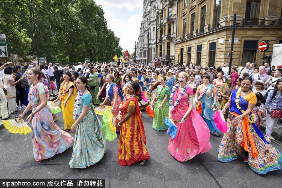 英國倫敦慶祝倫敦壇車節 民眾一路載歌載舞