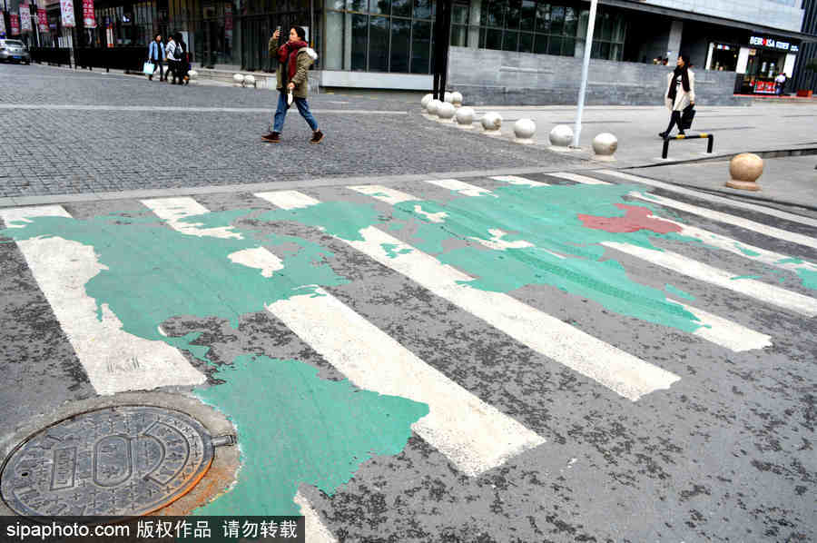 斑馬線也瘋狂 盤(pán)點(diǎn)創(chuàng)意人行橫道藝術(shù)