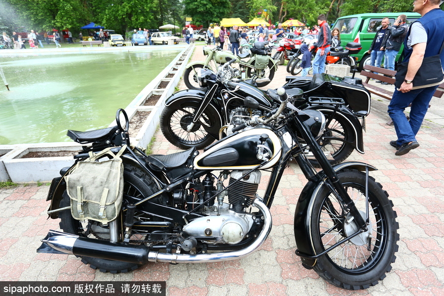 波蘭舉行復古車展 細數(shù)經(jīng)典老爺車停留的歲月