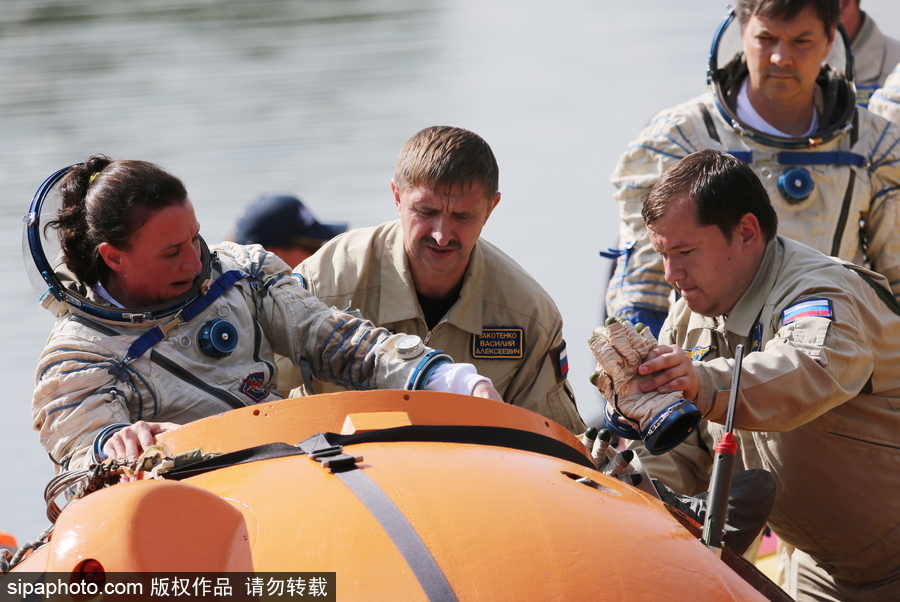探訪國際空間站宇航員訓(xùn)練 美俄加三國宇航員參加起飛前培訓(xùn)