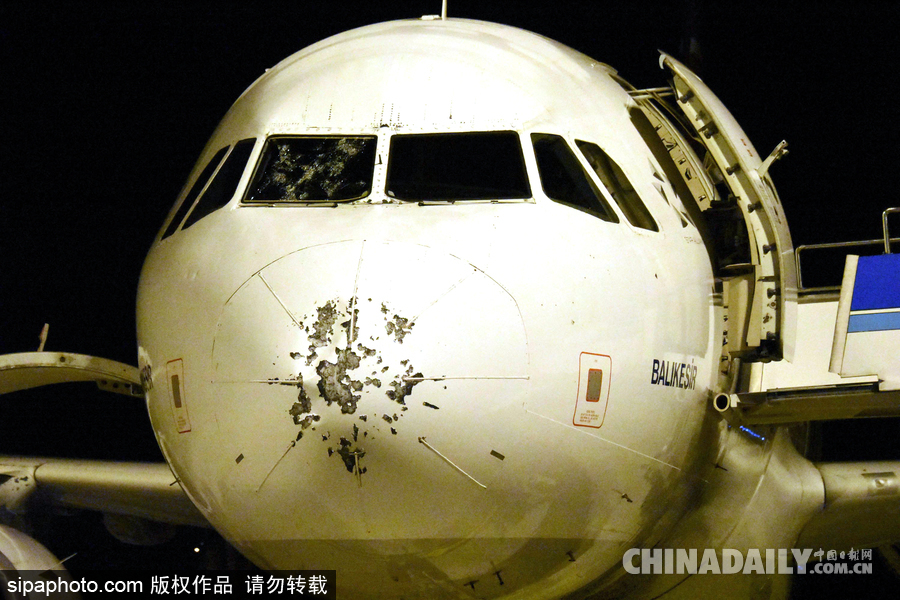 土耳其暴雨冰雹天氣襲擊 一架飛機受損緊急迫降