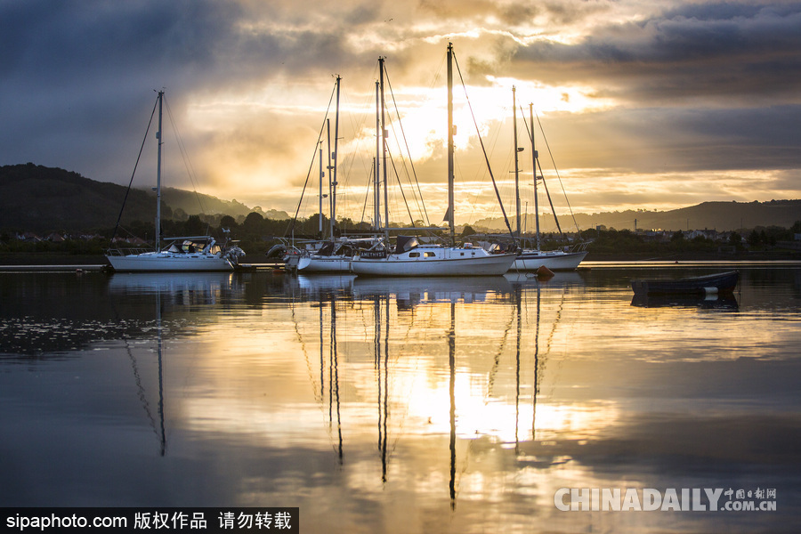 英國(guó)康威河日出美景 天光云影的“平行世界”
