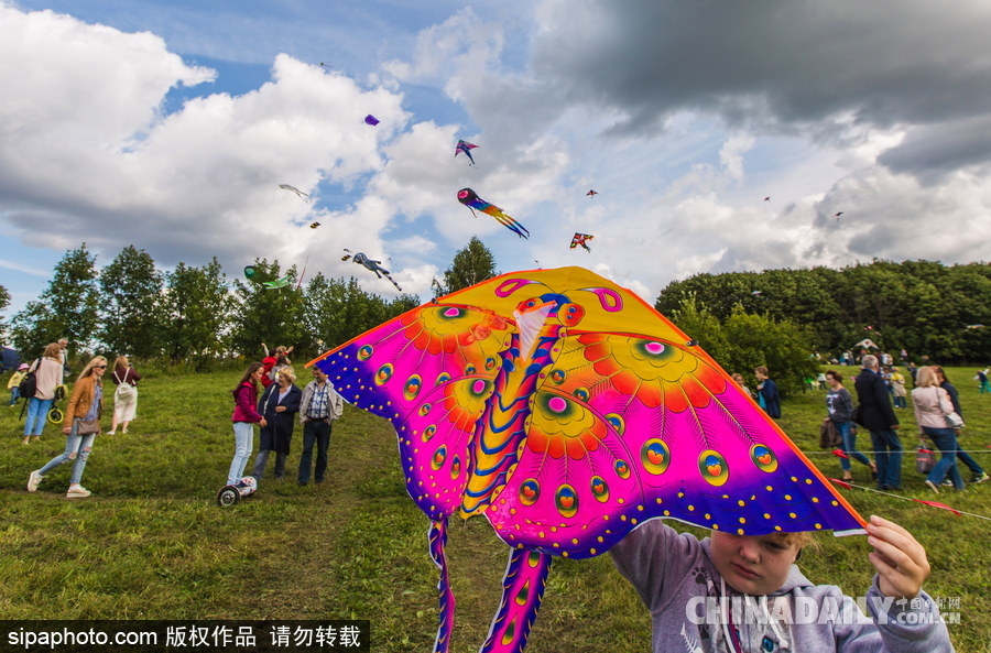 俄羅斯莫斯科舉行風箏節(jié) 色彩繽紛歡樂十足