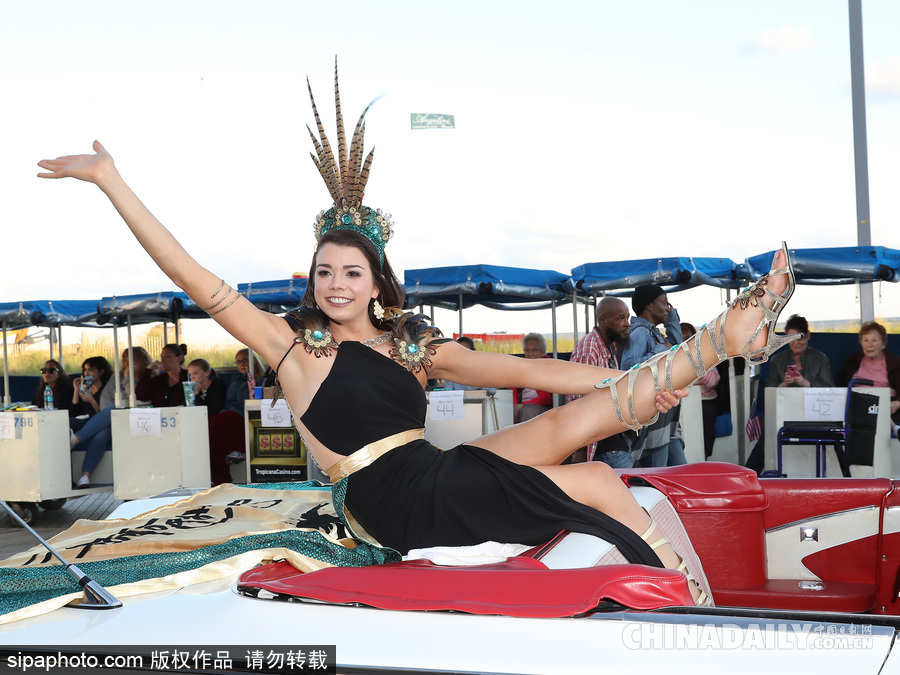 2018美國(guó)小姐選美大賽游行 美艷選手游街展示美腿美鞋