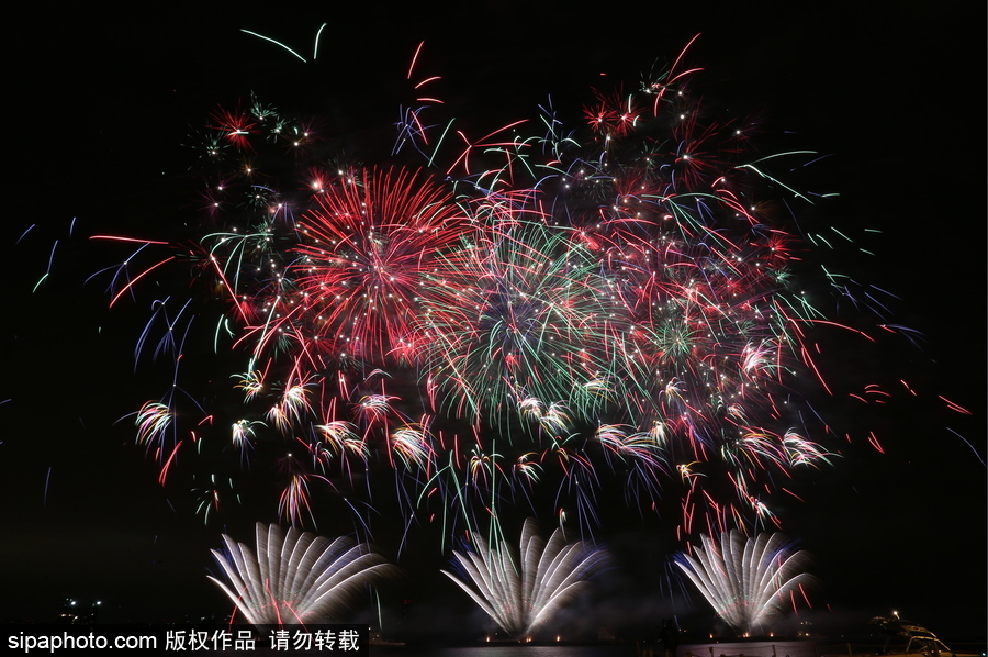 2017年國(guó)際光明節(jié)閉幕 煙花照亮莫斯科夜空