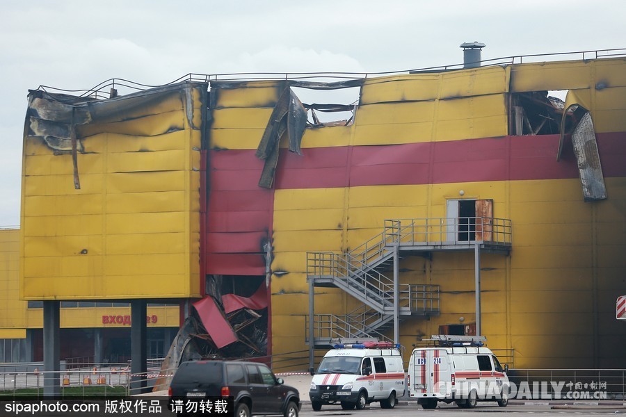 莫斯科購(gòu)物中心火災(zāi)過后 漆黑一片幾乎被燒成空架