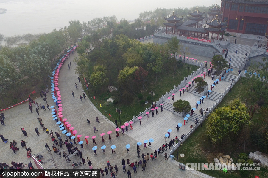 山東濱州：驚艷重陽節 千名中老年旗袍愛好者走秀