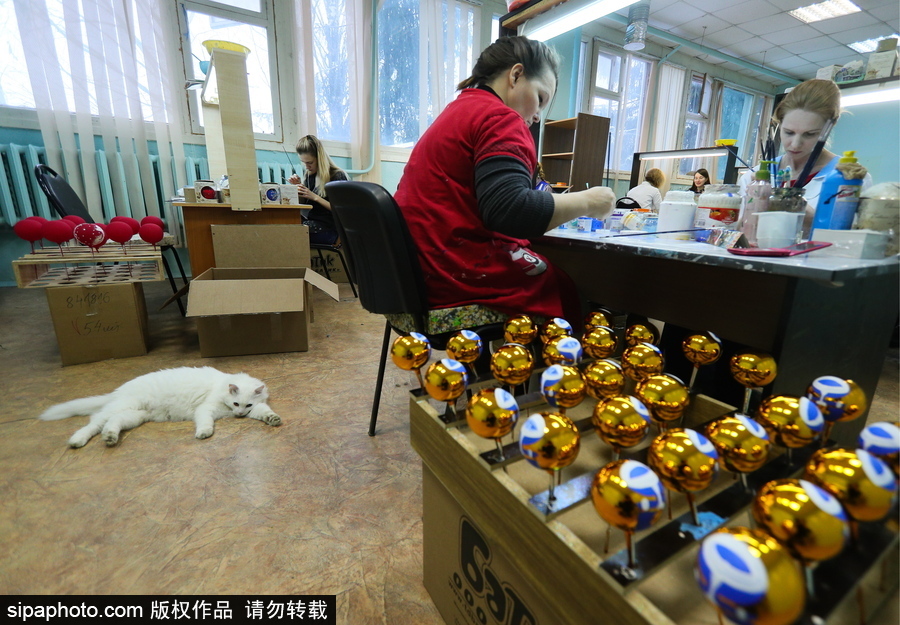 迎接圣誕節 走進滿滿少女心的雪花玻璃球制作工廠