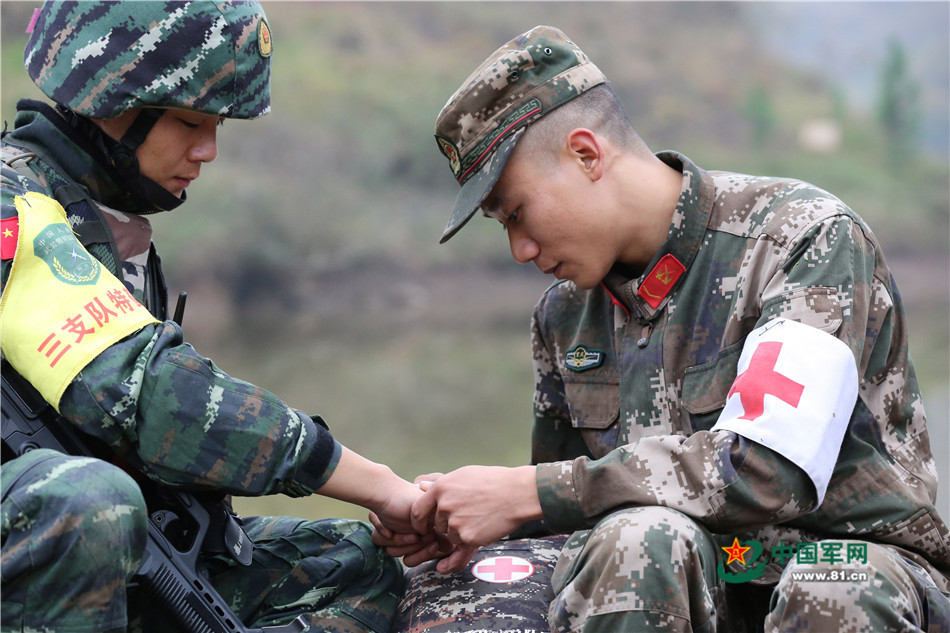 戰場無亞軍 武警官兵三峽腹地上演現實版“絕地求生”