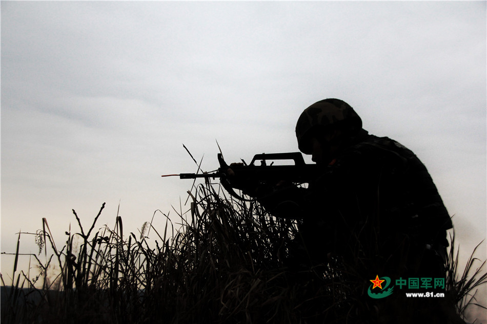 戰(zhàn)場(chǎng)無亞軍 武警官兵三峽腹地上演現(xiàn)實(shí)版“絕地求生”