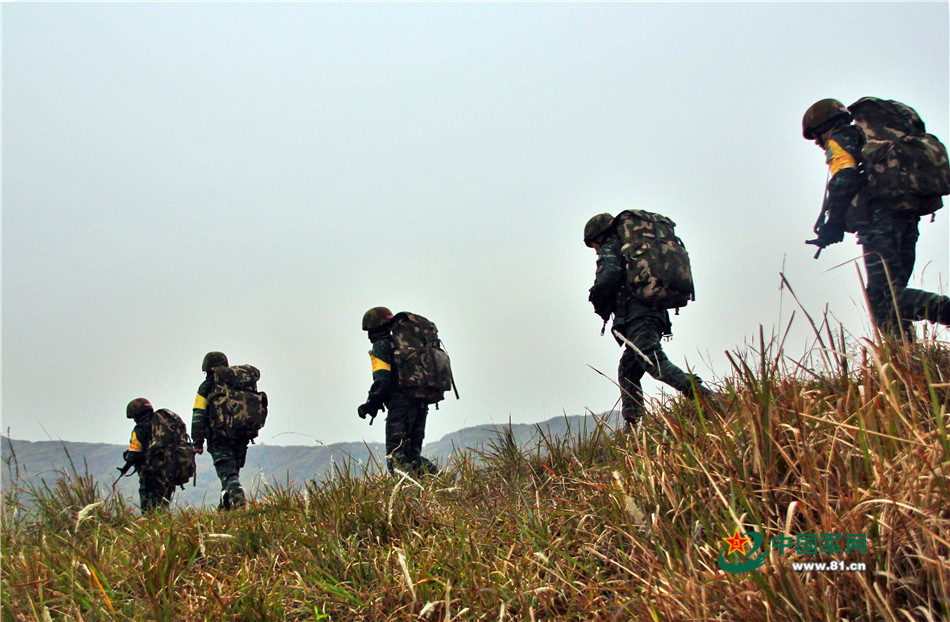 戰(zhàn)場無亞軍 武警官兵三峽腹地上演現(xiàn)實版“絕地求生”