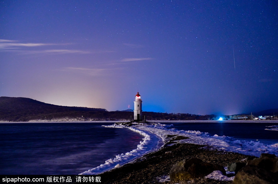 俄羅斯海參崴上空現雙子座流星雨 盛大壯觀宛如仙境