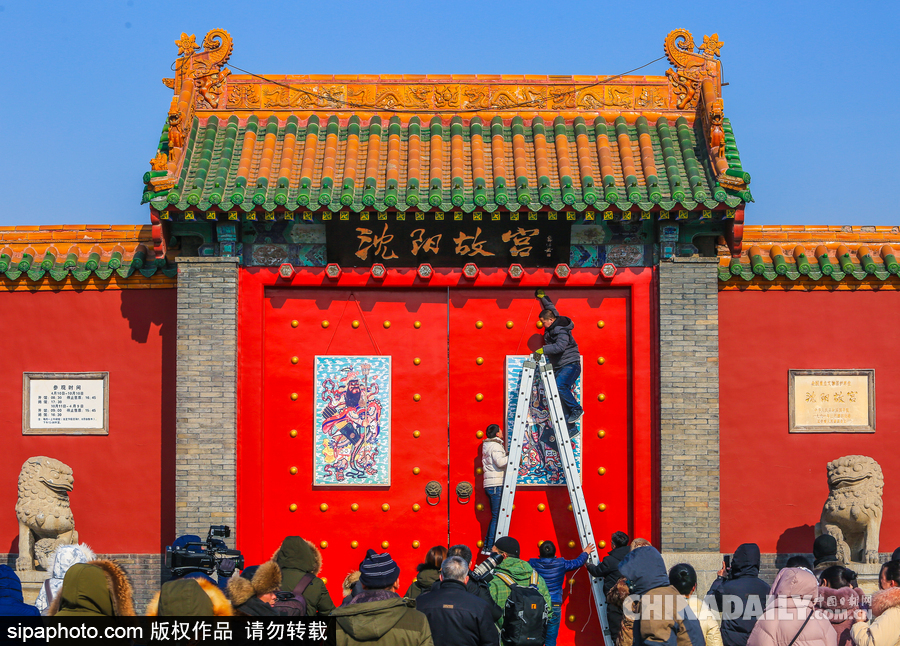 沈陽故宮掛門神 提前迎接農歷小年